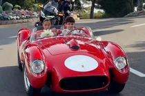 Charles Leclerc lái Ferrari 250 Testa Rossa hơn 311 tỷ đưa nàng về dinh