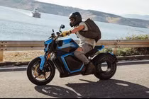 Công nghệ pin mới giúp xe máy điện sạc 10 phút chạy gần 300km