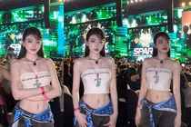 Đi Mega Concert, hot girl Quảng Ninh gây bão nhờ "visual"