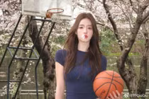 "Thiên thần bóng rổ" Trung Quốc khoe visual "đỉnh nóc"