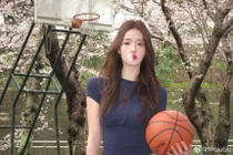 "Thiên thần bóng rổ" Trung Quốc khoe visual "đỉnh nóc"