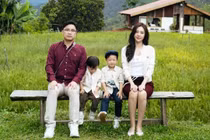 Cựu tiếp viên hàng không Vũ Ngọc Châm khoe ảnh gia đình