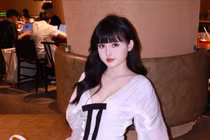 Sự trở lại đầy nóng bỏng của gái xinh Heavy Alice