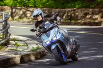 Xe ga Yamaha NVX 155 2025 có đáng để đi "phượt"?