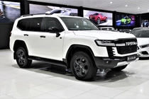Toyota Land Cruiser LC300 bản máy dầu liên tục cháy hàng