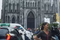 Hà Nội tiếp tục cấm ô tô trên 16 chỗ vào phố cổ trong giờ cao điểm