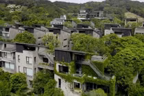 Bên trong ngôi làng toàn biệt thự, 10 năm không khoá cửa