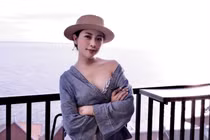 "Cô chủ khách sạn" khoe vóc dáng nóng bỏng, 3 vòng quyến rũ