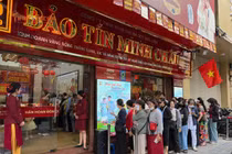 Bảo Tín Minh Châu mở cửa trở lại, khách xếp hàng chờ mua 