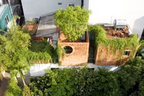 Ngôi nhà ống hiện đại kết hợp vườn xanh mướt tại Hà Nội