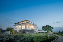 Biệt thự ven sông thiết kế độc lạ để ngắm hoàng hôn