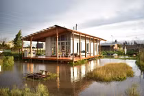 Chỉ dùng bê tông và gỗ, ngôi nhà vẫn không thô cứng 