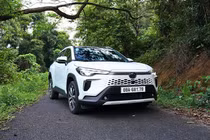 Toyota Corolla Cross 1.8 HEV "uống" chỉ hơn 4L xăng /100 km