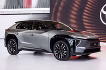 Toyota BZ4X từ 1,23 tỷ đồng đắt khách tại Thái Lan, chờ về Việt Nam