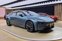 Cận cảnh Toyota bZ7 2026 - sedan dài hơn 5 mét, thông minh như smartphone