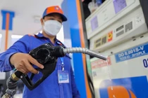 Giá xăng tăng, giá dầu giảm từ chiều nay