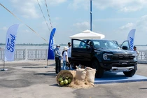 Trải nghiệm "dưới kênh lái ghe – đi xe lái Ford" tại miền Tây Nam Bộ