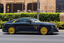 "Soi" Rolls-Royce Spectre dát vàng, gắn loa giả động cơ gây sốc