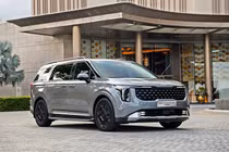 Cận cảnh Kia Carnival Premium Hybrid 2026, từ 1,539 tỷ tại Việt Nam