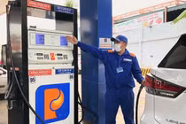 Giá xăng đồng loạt giảm, xuống dưới 20.000 đồng một lít