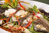 Cá dầm xanh đặc sản “ngũ quý hà thủy” giá cao vẫn hút khách