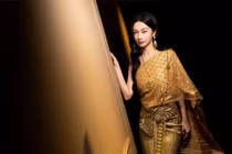 Jun Vũ gây "sốt" với vẻ quý phái trong trang phục truyền thống Thái Lan