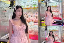 "Phú bà" Yogurt Ng gây "sốt" với loạt ảnh bên máy gắp gấu