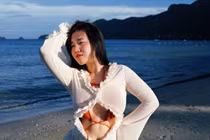 Hot girl TikToker khoe vóc dáng theo cách cực tinh tế