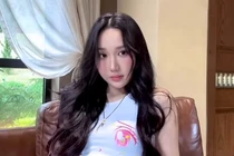 Mina Young "đốn tim" fan với visual ngọt ngào tựa nàng thơ