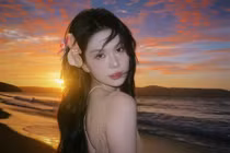 Ngọc Trinh khoe sắc dưới ánh hoàng hôn đẹp như tranh vẽ