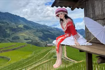 Trang Nemo gây chú ý với trang phục dân tộc tại Mù Cang Chải