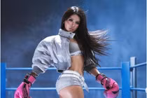  Xuân Ca chăm chỉ "flex" vóc dáng với gu thời trang táo bạo