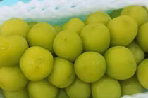 Nho sữa Trung Quốc giảm giá mạnh chỉ còn 15.000 đồng/kg