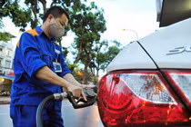 Giá xăng đồng loạt tăng, giá dầu giảm từ chiều nay