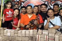 "Sửng sốt" chú gà chọi đắt bậc nhất lịch sử, hơn 5 tỷ đồng