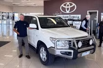 Toyota Land Cruiser V8 2009 chạy gần 1 triệu km, động cơ và hộp số vẫn zin