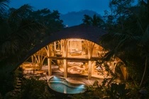 Biệt thự nghỉ dưỡng bằng tre độc đáo giữa rừng nhiệt đới 