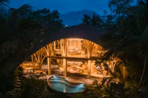 Biệt thự nghỉ dưỡng bằng tre độc đáo giữa rừng nhiệt đới 