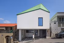 Cận cảnh ngôi nhà hình chiếc bút chì độc đáo