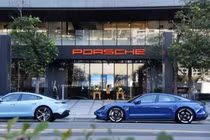 Porsche bị kiện 7,91 nghìn tỷ đồng vì ép đại lý xây dựng showroom
