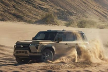 Toyota và Lexus bị triệu hồi hàng loạt xe do lỗi camera lùi