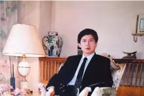 Cuộc đời sóng gió của "tỷ phú ăn bám" qua đời ở tuổi 76