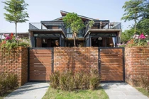 Báo Mỹ 'ngẩn ngơ' ngắm biệt thự song lập của đôi bạn thân ở Đà Nẵng