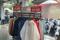 Nhiều mặt hàng giảm giá sâu ngày 11/11, khách vẫn "thờ ơ" 