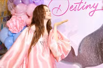 Nhã Phương bầu lần ba vẫn giữ vóc dáng đáng ngưỡng mộ