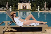 “MC chân dài nhất Việt Nam” khoe body miễn chê trong bikini quyến rũ