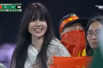 Nữ cổ động viên Việt Nam gây bấn loạn mạng xã hội tại VCK U23 châu Á