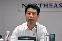 Tỷ phú 7 năm liên tiếp xếp tiền thành núi thưởng Tết cho nhân viên