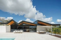 Độc đáo biệt thự 3 tầng với lối vào từ tầng trên