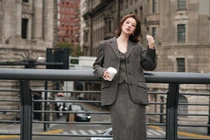 Hot girl Trương Hoàng Mai Anh khoe nhan sắc sang chảnh tại bến Thượng Hải